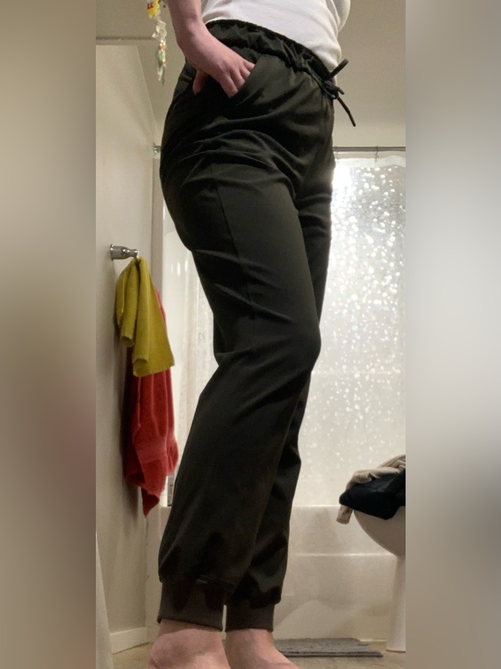 *like new* Lululemon Army Green On The Fly Jogger